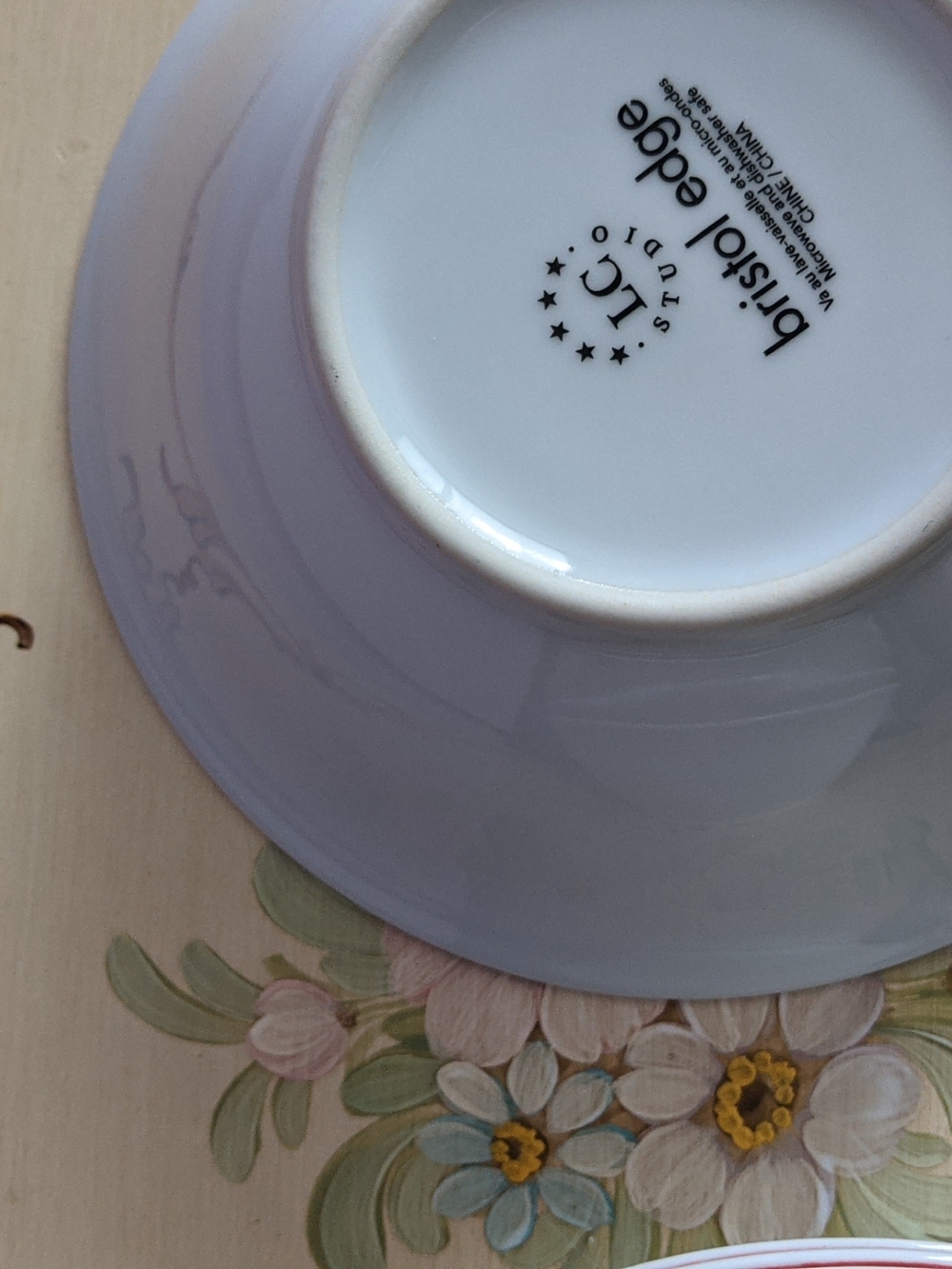 Simple White Ceramic Bowl with Red Rim - Picture 2 of 3